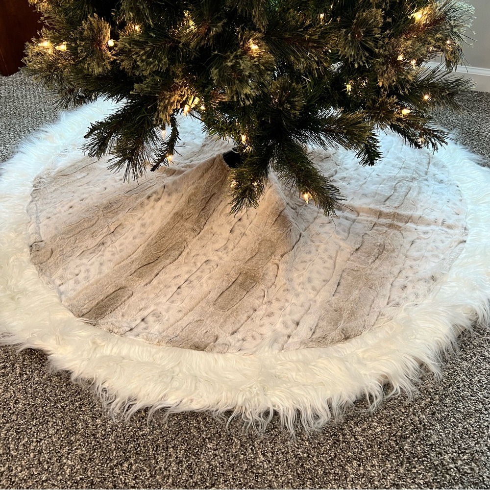 PIER 1 Tree Skirt & Table Runner